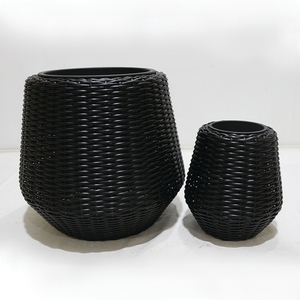 Artex-Macetas decorativas de mimbre, juego de macetas de mimbre de plástico para el hogar y el jardín modernos, color negro, fábrica Dong Thap - Product Image 1