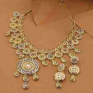 Colliers courts plaqués or à trois tons en gros, bijoux de mode, colliers en or multi tons, bijoux à trois tons, ensemble de bijoux tricolores. - Product Image 1