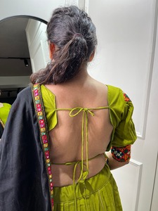 Lehenga choli ผ้าคอตตอนแท้จาก navratri แบบดั้งเดิมพร้อมงาน Gamthi และงานกระจกสำหรับงานแต่งงานและงานปาร์ตี้ - Product Image 5