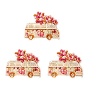 Parches bordados personalizados de alta calidad al por mayor coser en hierro en parche bordado hierro en respaldo parches ironables personalizados - Product Image 2