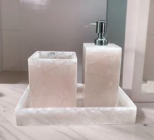 Ensemble d'accessoires de salle de bain en résine à forte demande organisateur en plastique distributeur pompe vente chaude porte-savon porte-brosse à dents conçu OEM - Product Image 4