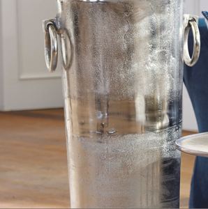 Grand vase décoratif en aluminium pour le sol Vases à fleurs élégants avec poignées Centres de table Bouteille décorée pour la décoration intérieure - Product Image 2