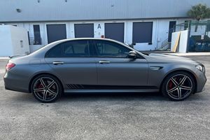 A-M-G E-63 S Se-dan 2021, faible kilométrage, transmission automatique, toit ouvrant panoramique, feux LED, feux diurnes LED, 6 places, prêt à être expédié - Product Image 4