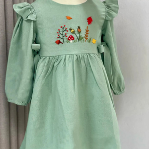 Vestido de lino suave bordado a mano para niñas, estilo informal para el primer cumpleaños de niños pequeños, OEM hecho en Vietnam - Product Image 4