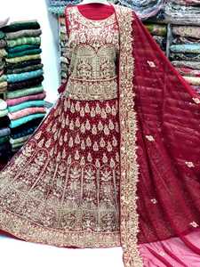 Robe de mariée pakistanaise Lehenga Choli Design Prix abordable avec une belle broderie en pierre et une robe de mariée faite à la main - Product Image 2