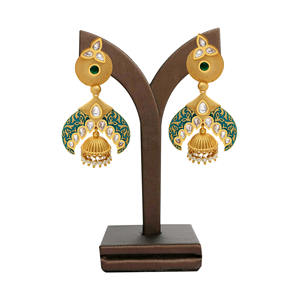 Boucles d'oreilles pendantes traditionnelles AD Fournisseur de bijoux de mode personnalisés Exportation de bijoux artificiels de luxe Boucles d'oreilles élégantes plaquées mat AD - Product Image 2