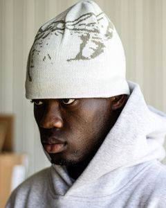 Gorro multicolor con estampado de logotipo personalizado 2025, gorros de punto Jacquard sin puños Jacquard para hombre con diseño elegante - Product Image 6