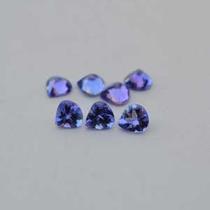 3mm-8mm Tanzanite bleue naturelle à facettes taillée en cœur Pierre précieuse en vrac Forme personnalisée Tanzanite Pierre de naissance Bijoux à prix abordable - Product Image 1