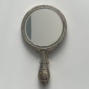 Miroir à main argenté de luxe en métal de qualité supérieure Miroir à main au design antique adapté au maquillage vanité salon bureau - Product Image 3