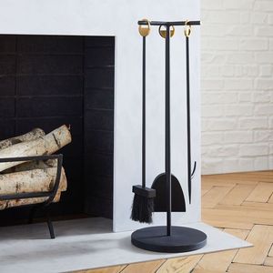 Ensemble d'outils de feu décoratifs en fer forgé avec détails élégants à défilement et construction durable, idéal pour les intérieurs de style vintage - Product Image 5