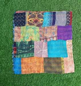 Bufandas de seda indias hechas a mano, estola reversible, silenciador de kantha vintage, bufandas de colores de retazos surtidos, bufanda de seda, estola de kantha - Product Image 4