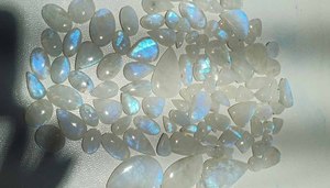 หินควอตซ์พลอยมูนสโตนธรรมชาติสำหรับทำเครื่องประดับส่งออกสุดๆ - Product Image 4