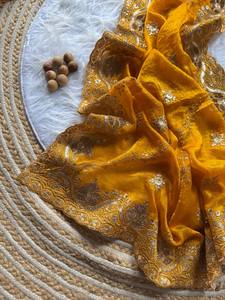 Saree traditionnel en soie douce de créateur indien avec un beau travail de broderie pour les mariages et les fêtes - Product Image 2