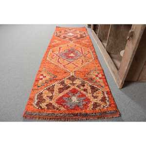 Alfombra Turca Vintage de 2.4x8.1 pies, Alfombra de Lana a Cuadros Roja Herki - Product Image 2