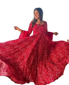 Robe Anarkali imprimée de créateur occidental en soie Butter de qualité supérieure, tenue de soirée et de mariage, entièrement cousue, coupe évasée pour femme - Product Image 1