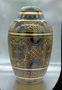 Urna artesanal para cenizas humanas | Recuerdo conmemorativo Premium | Caja de urna de latón para adultos Premium - Product Image 3