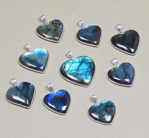 Collier pendentifs en cristal de labradorite pendentif cœur en pierre précieuse de labradorite naturelle pour femme - Product Image 1