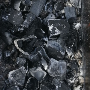 Charbon de bois de tamarin de haute qualité, fabriqué à partir de bois de tamarin naturel, longue durée de combustion, faible fumée, écologique pour le barbecue - Product Image 3