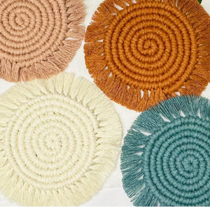 Juego de posavasos de macramé bohemio de 2 o 4 posavasos de algodón ecológicos posavasos tejidos para mesa de centro - Product Image 3