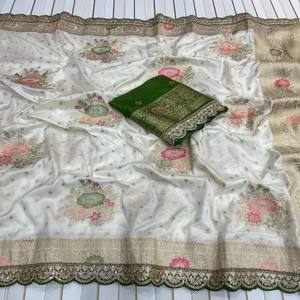 Sari de Seda Dola VASTRA COTTAGE con Bordado Completo, Lentejuelas, Ribete con Trabajo de Hilo y Blusa de Encaje con Bordado en Contraste, Ropa Étnica - Product Image 4