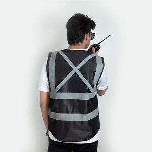 Gilet réfléchissant de sport haute visibilité avec impression de logo personnalisé, tissu en maille imperméable et éclairage LED - Product Image 4