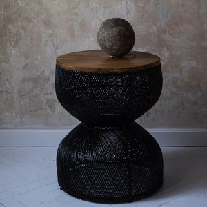 Mesa auxiliar moderna de forma cuadrada superior de cristal con base de metal, perfecta para sala de estar, cafetería, oficina y espacios elegantes de la India - Product Image 3