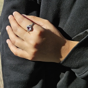 Pequeño y elegante anillo de plata de filigrana con piedras preciosas de amatista para fiesta de boda y accesorio de aniversario - Product Image 2