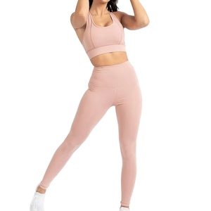 Tenue de sport respirante et élégante avec leggings stretch taille haute et soutien-gorge de sport pour l'entraînement et la salle de sport - Product Image 1
