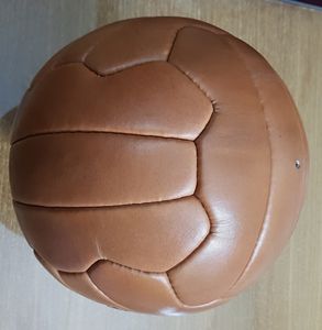 Balón de Fútbol de Cuero Genuino con Logotipo Personalizable, Disponible en Cualquier Color para Entrenamiento Deportivo y Promociones - Product Image 4