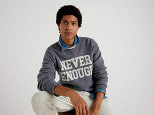 Jersey de punto acrílico anticontracción para hombre, suéter de cuello redondo estilo invierno, diseño de letras Jacquard, logotipo personalizado, bienvenida OEM - Product Image 4