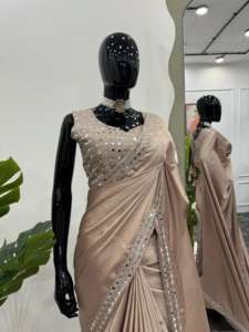 Hermoso Sari de diseñador con hilo y espejo real y blusa - Product Image 5