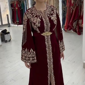 ชุดเดรสคาฟตันสีแดงเข้มสวย2023สำหรับงานเลี้ยงตอนเย็นประดับด้วยแก้วคริสตัลสีทองผ้าลินินและผ้าไหม dabka ทำงาน - Product Image 1
