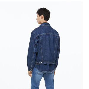 Veste en jean 100% coton enduite personnalisée avec col montant et logo avant pour marque privée d'automne et logo personnalisé - Product Image 5