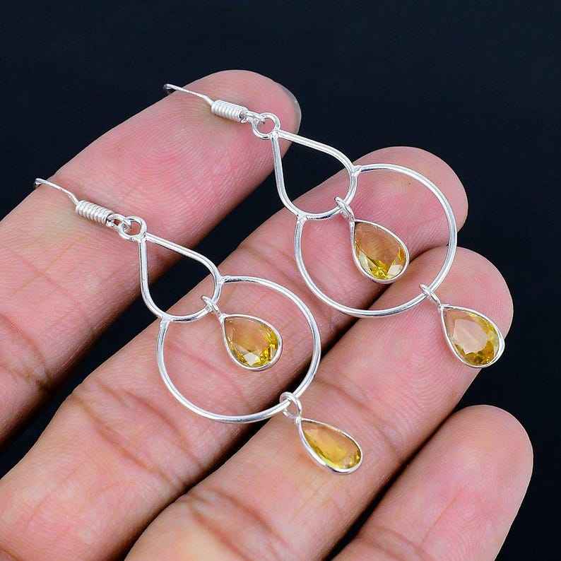 สีเหลือง