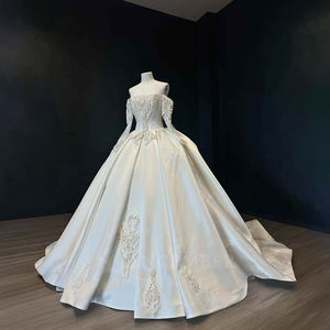 Vestido de Novia Moderno NT101 con Cuello Barco, Satén Brillante, Cristales, Cola de Capilla y Flores de Encaje para Mujer - Product Image 2