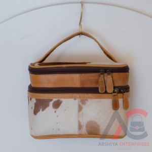 กระเป๋าแต่งหน้าหนังวัวที่แปลกใหม่เครื่องสําอางออแกไนเซอร์ของขวัญวันเกิดสําหรับกระเป๋าแต่งหน้าเพื่อนเจ้าสาวที่ทําด้วยมือ - Product Image 3