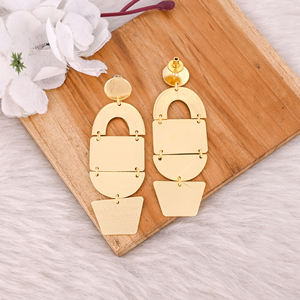 ต่างหูทองเหลืองชุบทองหรูหรา ดีไซน์พรีเมียม สำหรับส่งออกจำนวนมาก รับออกแบบตามสั่ง - Product Image 4