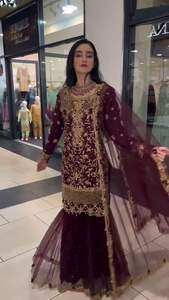 ชุดเสื้อท็อปยาวปักลายแบบจีโอร์เจตต์ พร้อมกางเกงชาราร่าและผ้าคลุมไหล่สีน้ำเงินกรมท่า สไตล์วินเทจ กำลังเป็นที่นิยม - Product Image 2