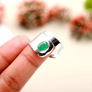 แหวนโอนิกซ์สีเขียวตัดรูปไข่925การตั้งค่าฝาเงินแท้เครื่องประดับสตรีดีไซน์ตามสั่งส่งตรงจากโรงงาน - Product Image 2