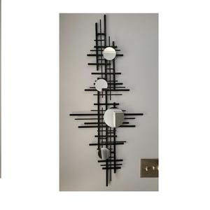 Art mural métallique moderne minimaliste, design épuré, sculpture décorative pour murs intérieurs contemporains - Product Image 1