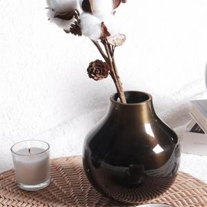 Vase en métal artisanal pour fleurs fraîches et artificielles, idéal pour la décoration de maison de luxe et le style de table centrale - Product Image 3