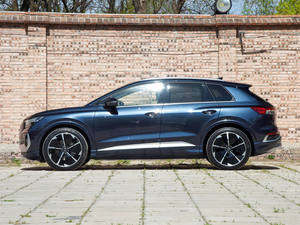 รถยนต์ไฟฟ้า SUV ระดับซูเปอร์ลักชัวรี่มือสอง รุ่น Q4-eTr--on  ระยะทางวิ่ง 201-300 กม. แบตเตอรี่ 50-70 กิโลวัตต์ชั่วโมง - Product Image 4