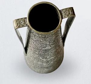 Vase en métal gravé de style vintage avec double poignée pour la décoration élégante de la maison - Product Image 6