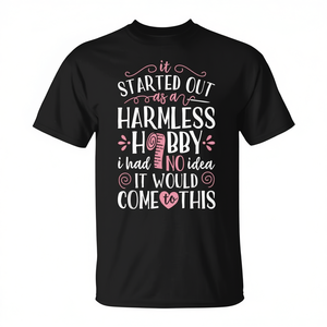 T-shirt promotionnel pour femmes : La couture, un passe-temps inoffensif qui s'est transformé en passion - Product Image 2