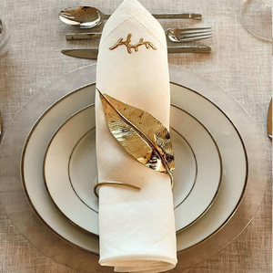 Rond de serviette de fleur d'or raffiné, conception gracieuse de feuille, arrangement polyvalent de table, rassemblements, disponible aux prix de gros. - Product Image 2