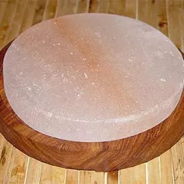IMPEX PAKISTAN Planche de cuisson ronde de haute qualité en matériau organique sculpté sur le thème des fleurs avec base en bois - Product Image 2