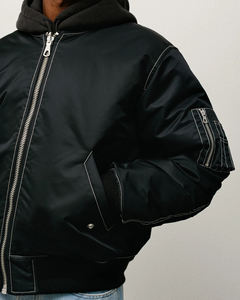 Blouson aviateur noir personnalisé pour homme |   Blouson aviateur en nylon streetwear avec poche zippée, réversible et surpiqûres contrastées - Product Image 5