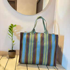 ถุงช้อปปิ้งขนาดใหญ่ ผลิตจากไนลอนรีไซเคิล เป็นมิตรกับสิ่งแวดล้อม แบบสั่งทำพิเศษ ใช้ซ้ำได้ มีซิปด้านบน พิมพ์ออฟเซ็ต ผลิตในอินเดีย จำหน่ายจำนวนมาก - Product Image 1