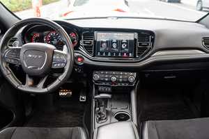 SUV Usado de Alto Rendimiento 2023, Tamaño Grande, Motor V8 de 6.4L, Automático, Asientos de Cuero, Techo Panorámico, Configuración Deportiva, Tracción en las Cuatro Ruedas, Características Premium - Product Image 5