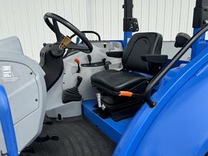 รถแทรกเตอร์ล้อใหม่2017 T4.120 120/160HP เครื่องยนต์ดีเซล4WD ห้องโดยสาร2WD ปั๊มเกียร์แบริ่ง120/160HP เครื่องยนต์ดีเซล - Product Image 3